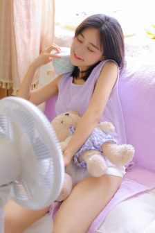 在学校里污污的小黄文